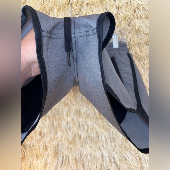 Lululemon💎EUC VINTAGE🦄Varsity Shorts 2014🦄Black (grey denim effect)🦄Size 6 - Picture 7 of 16